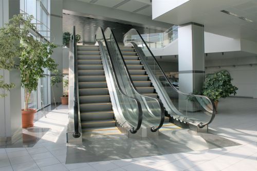 ESCALATOR / WALKING PATH